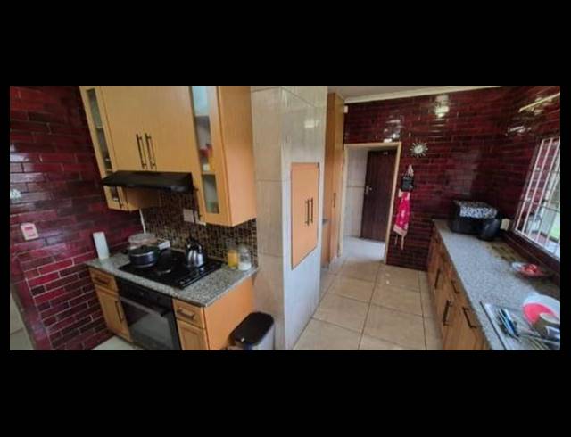 3 BEDROOM HOUSE FOR SALE IN BIRCHLEIGH